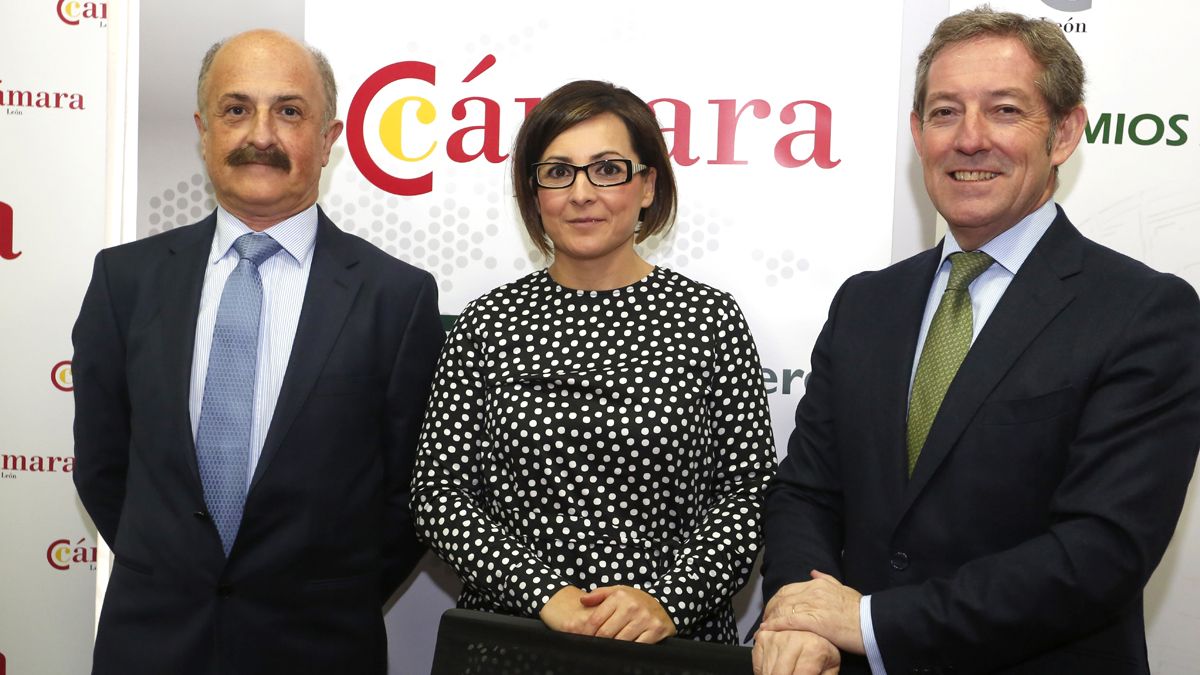 José Luis Placer, Margarita Serna (Caja EspañaDuero) y Javier Vega. | CARLOS S. CAMPILLO (ICAL)