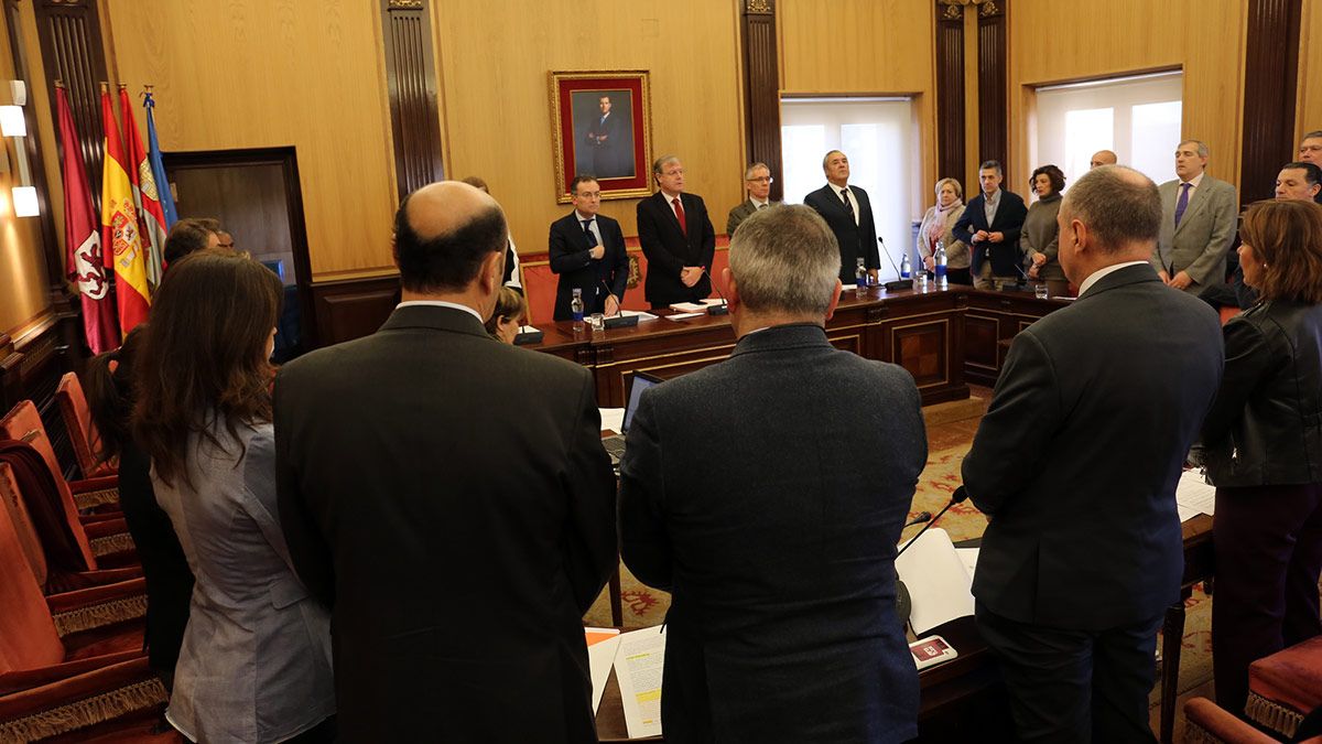 2017-11-27-foto-pleno-minuto-de-silencio.jpg 2017-11-27-foto-pleno-minuto-de-silencio.jpg