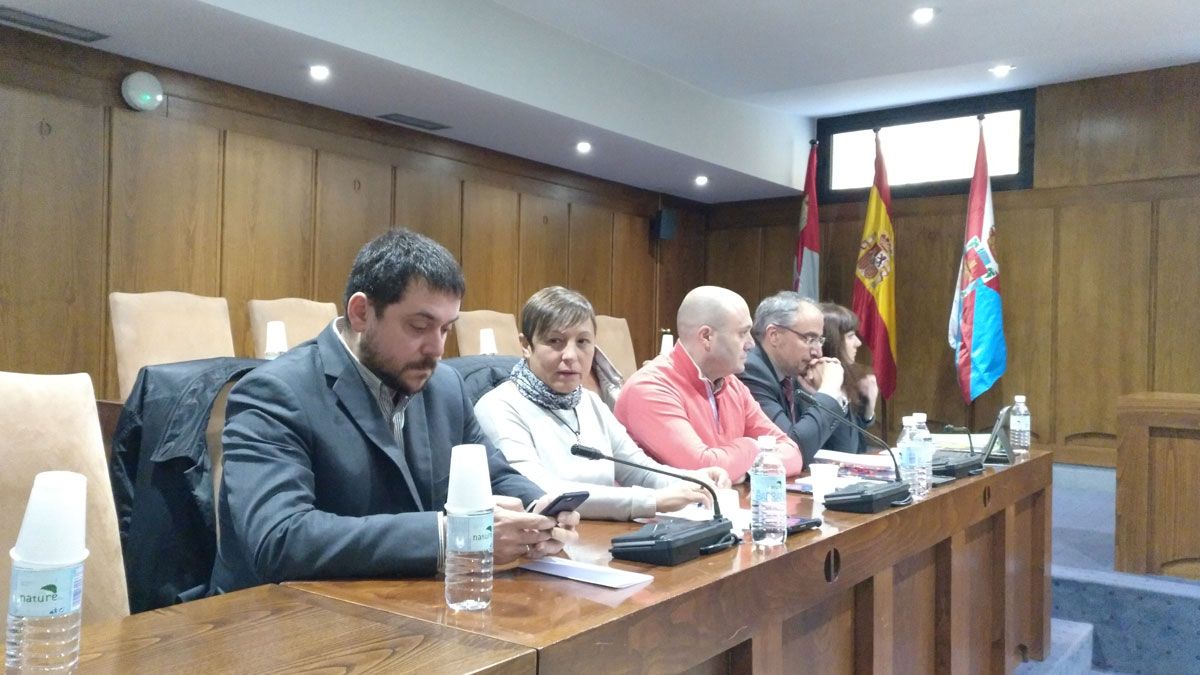 USE dejó vacíos sus asientos en el pleno sobre las investigaciones del Mundial. | M.I.