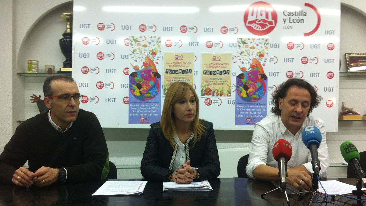 De izquierda a derecha, Manuel Mayo, Cristina Espinosa y Miguel Ángel Sánchez de FeSP-UGT. | L.N.C.