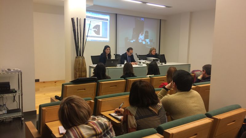 Ponencia, ayer, de Miriam Guardiola en el Colegio de Abogados. | L.N.C. Ponencia, ayer, de Miriam Guardiola en el Colegio de Abogados. | L.N.C.