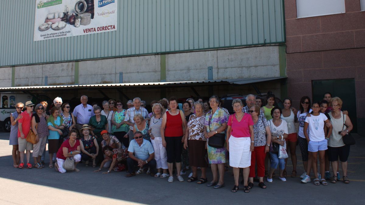 Algunas de las socias de 'La Vita', la organización gordoncillesa que conmemora este año su 25 aniversario. | L.N.C.