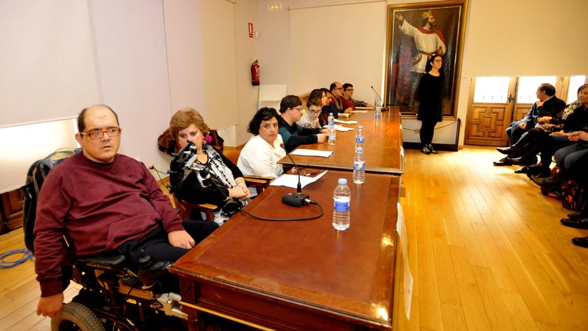 Los lectores del manifiesto representaron a diversos colectivos de personas con discapacidad. | DANIEL MARTÍN
