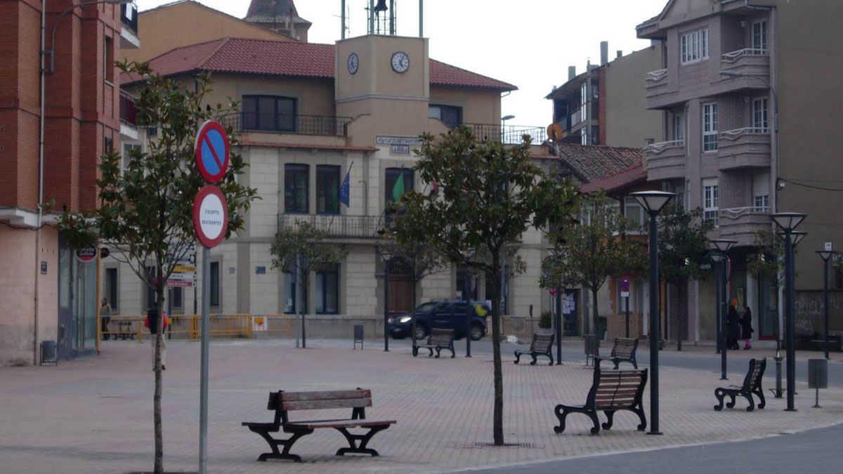 Imagen de archivo de la plaza del Ayuntamiento de la localidad de La Robla.