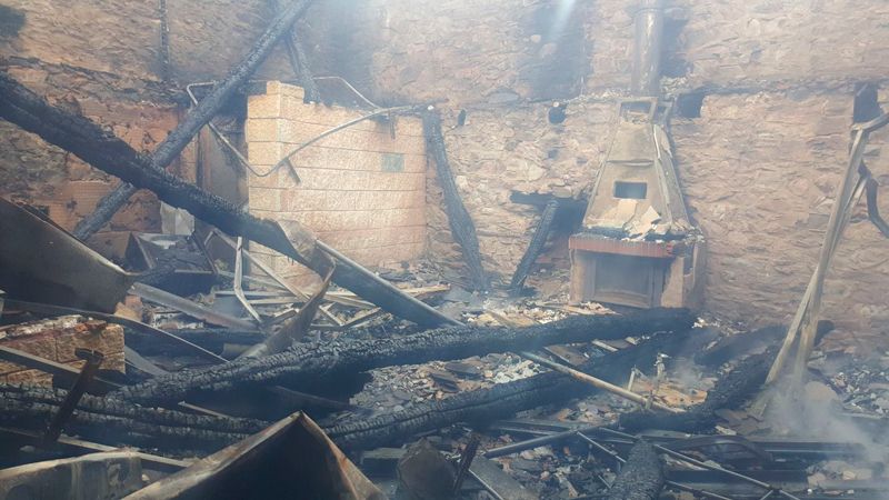 Estado en el que ha quedado la vivienda arrasada por las llamas. | L.N.C.