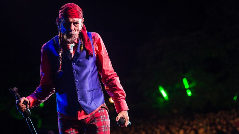 El Drogas se subirá al escenario de Espacio Vías para repasar toda su trayectoria musical de más de 40 años. | L.N.C.