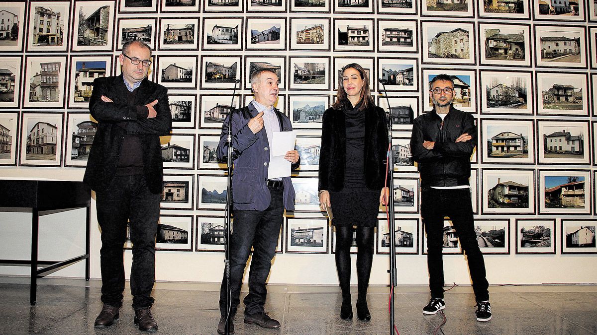 Bruno Marcos, Manuel Olveira, Rosa Yagüez y Alfredo Puente durante la presentación en el Musac de la exposición ‘Región (Los relatos)’. | PEIO GARCÍA (ICAL)
