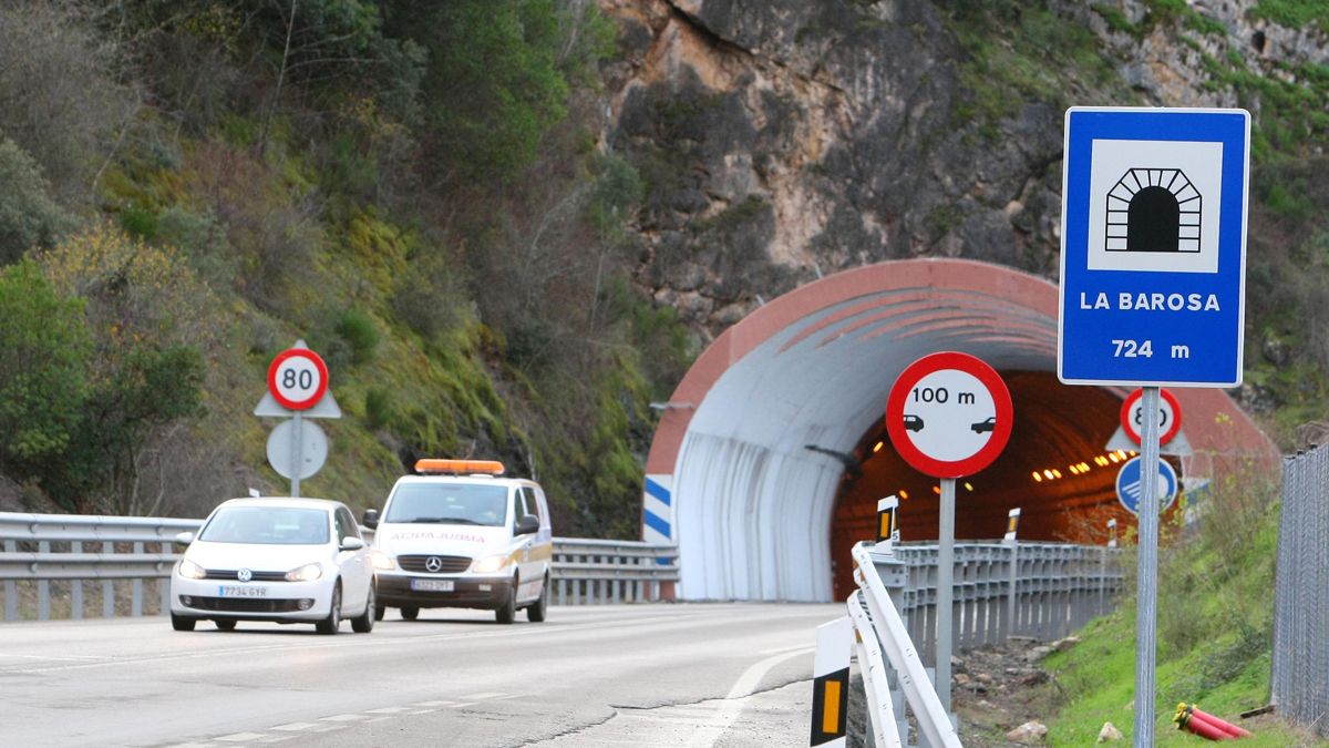 El túnel de La Barosa une el Bierzo con la provincia de Orense por la Nacional 120. | C. SÁNCHEZ (ICAL)