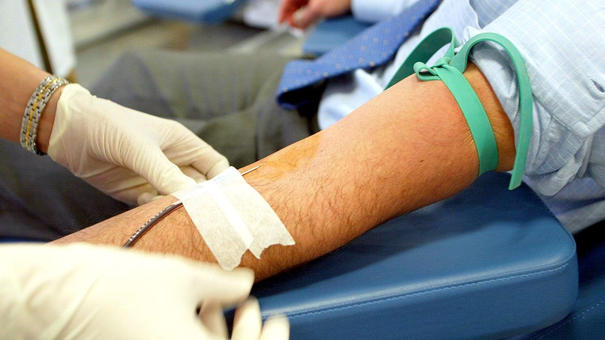 Donante de sangre en el Centro de Hemoterapia y Hemodonación de Valladolid. | ICAL
