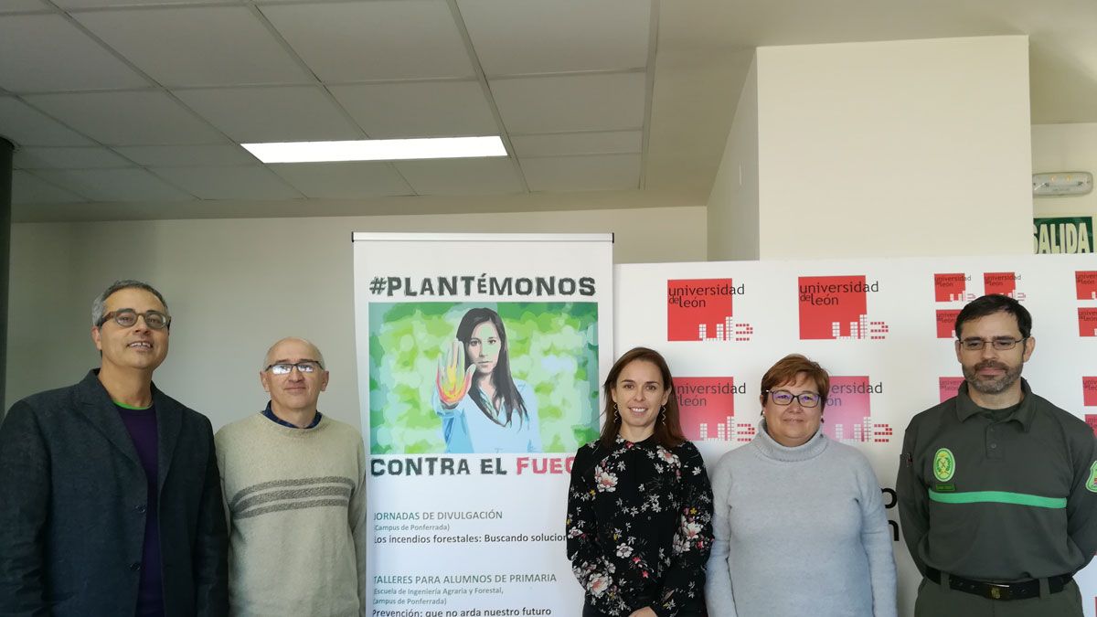 Presentación de la nueva campaña con los profesionales participantes en la misma en el Campus de Ponferrada. | MAR IGLESIAS