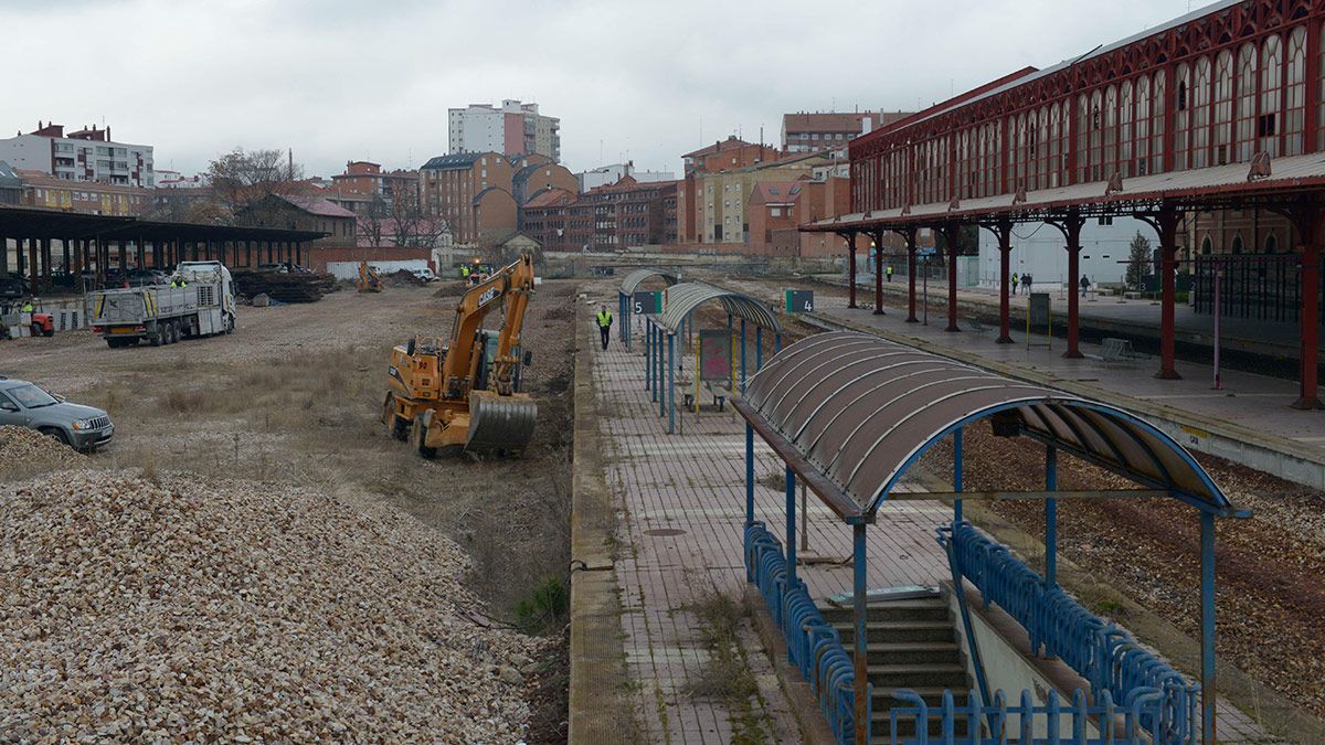 Obras del soterramiento en León. | MAURICIO PEÑA Obras del soterramiento en León. | MAURICIO PEÑA