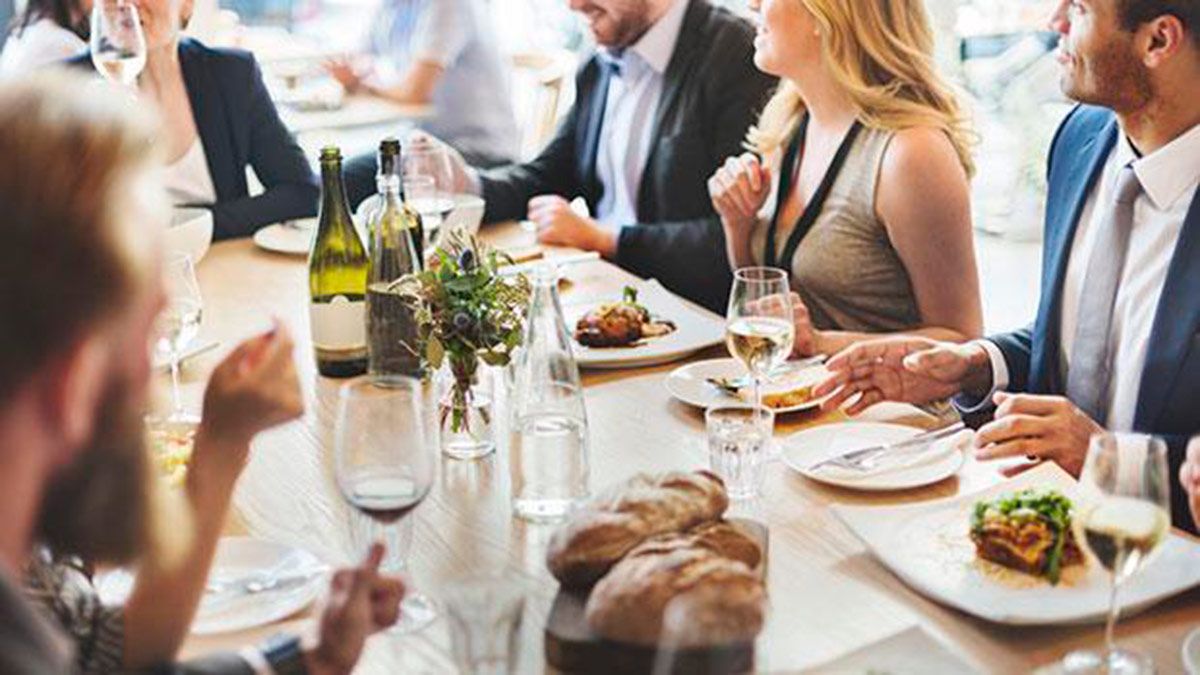 El precio más barato de una cena de Navidad de catering se da en Castilla-La Mancha. | ABC.ES