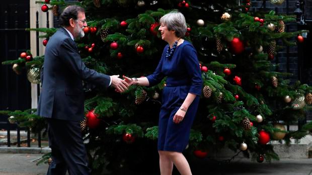 Mariano Rajoy y Theresa May, en Downing Street. | ABC