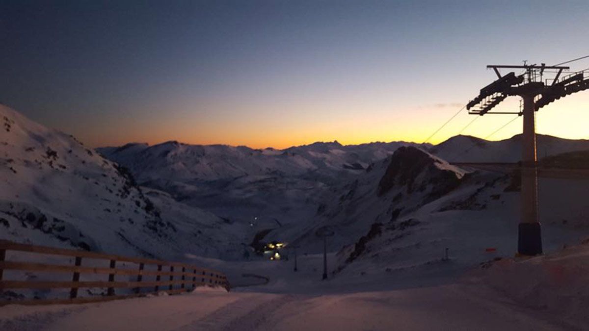 La estación invernal de San Isidro durante el amanecer de este miércoles. | FACEBOOK