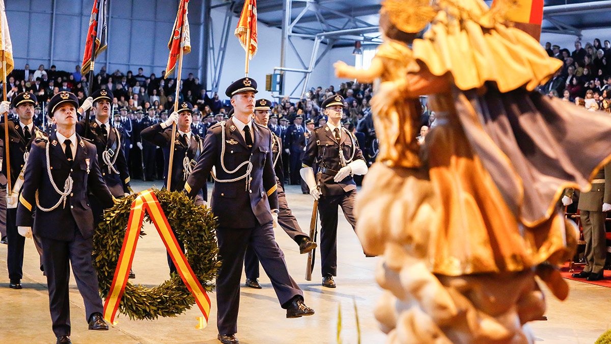 Juramento de Fidelidad a la Bandera de los alumnos de la Academia Básica del Aire y civiles de León y celebración de la festividad de la Virgen de Loreto, patrona del Ejército del Aire. | ICAL