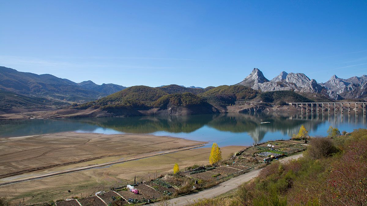 El embalse de Riaño en una imagen de archivo. | ICAL El embalse de Riaño en una imagen de archivo. | ICAL