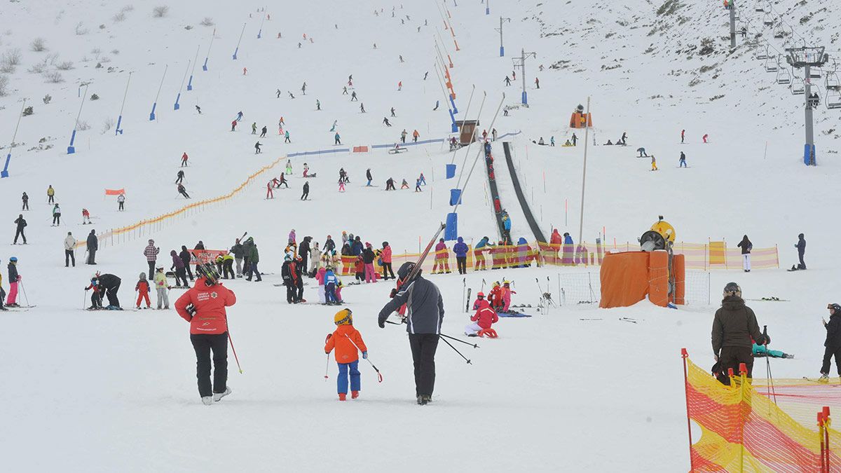 Las dos estaciones de esquí de la provincia de León llevaban ya tres años sin poder abrir durante el principal puente del año. | DANIEL MARTÍN