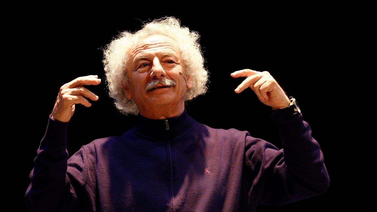 El Brujo dejará sus manos inmortalizadas en la acera del Teatro Bergidum. | L.N.C.