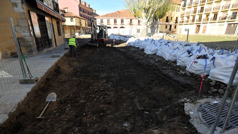 Las obras siguen avanzando en la plaza del Grano. | DANIEL MARTÍN