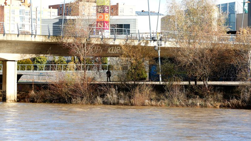 Imagen de archivo del puente de la calle Riosol sobre el río Bernesga. | L.N.C.