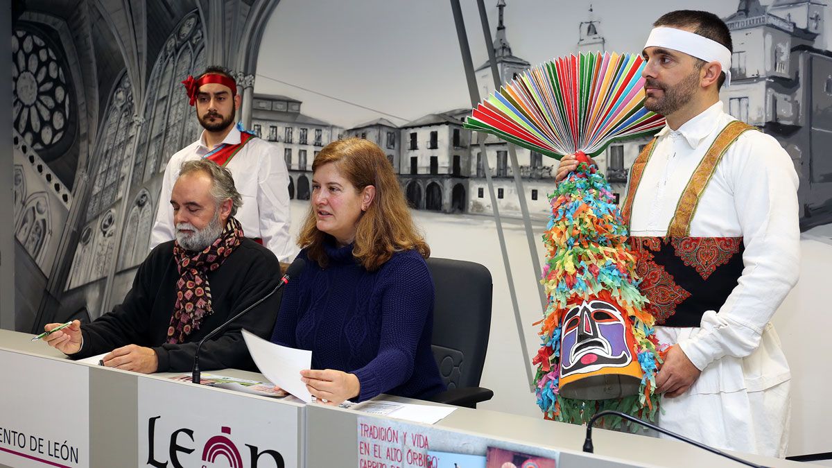 Javier Emperador y Margarita Torres en la presentación del Encuentro. | L.N.C.