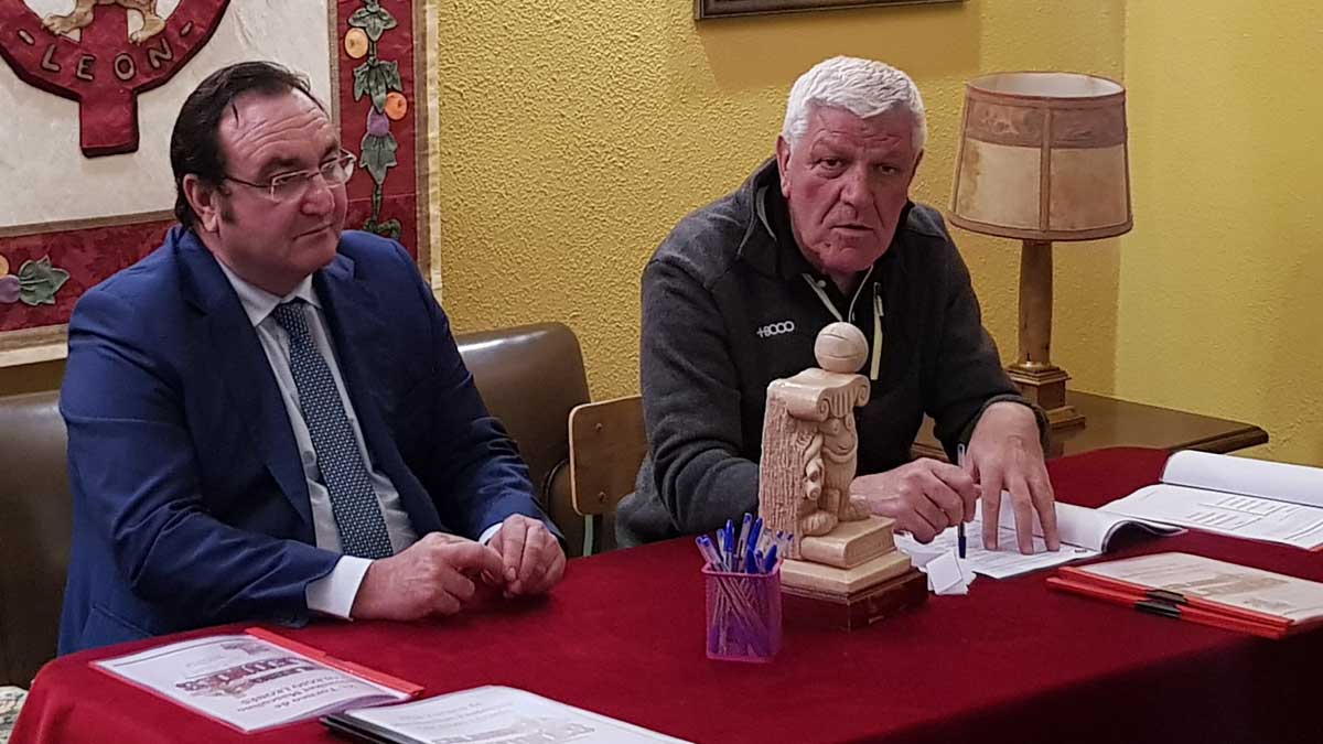 Belinchón y Estrada, durante la presentación.