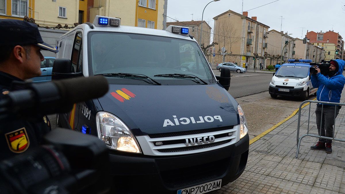Llegada de los tres detenidos por el caso de abuso sexual en Aranda de Duero para declarar en el juzgado de Aranda de Duero. | ICAL