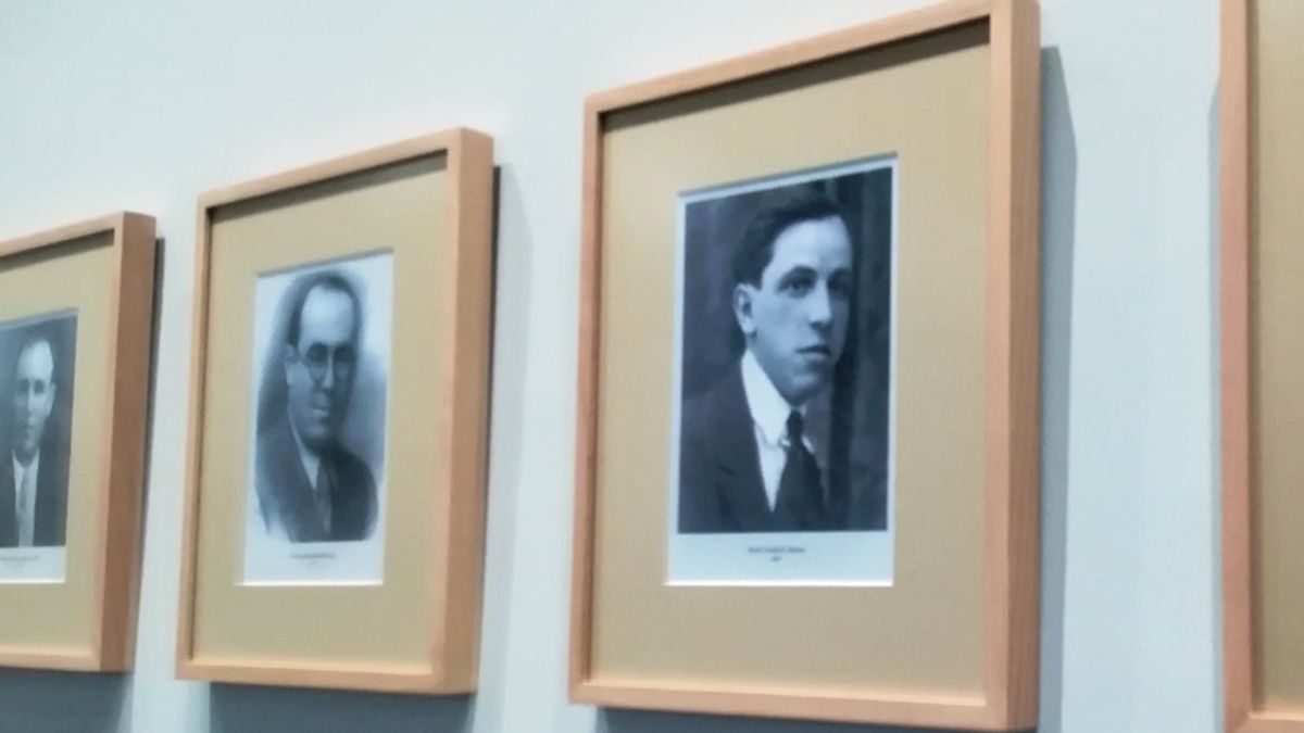 Imagen de la galería de retratos históricos de alcaldes colocada en el salón de plenos hace unos días. | M.I.