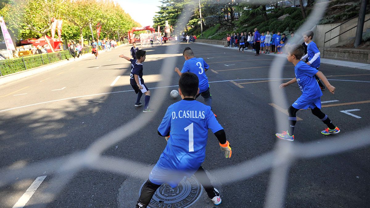 Imagen de archivo de unas jornadas de las Escuelas Deportivas de León. | DANIEL MARTÍN
