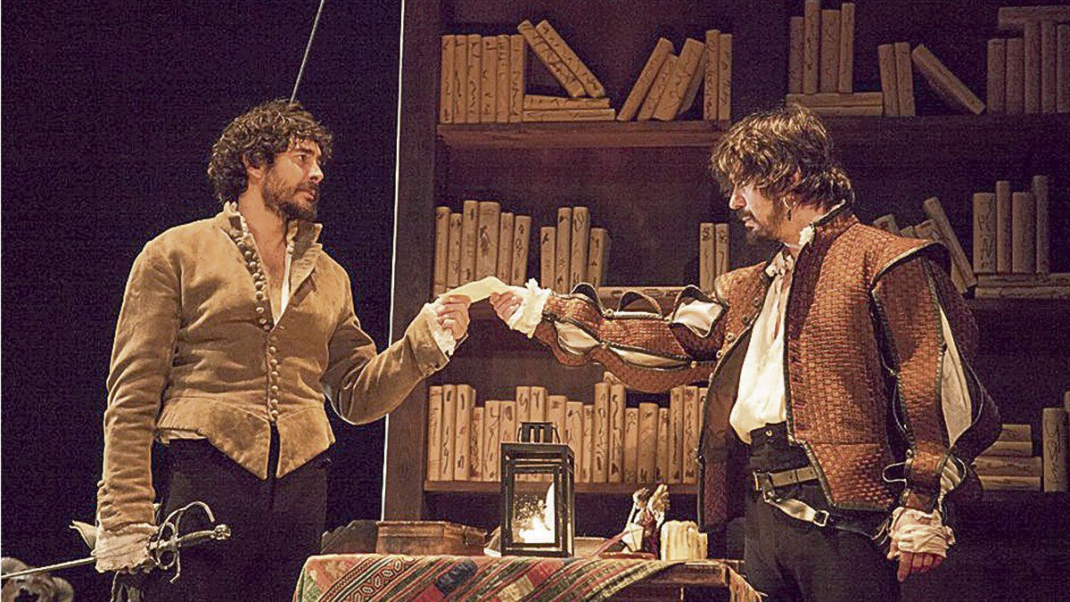 Javier Collado en el papel de Christopher Malowe y José Manuel Seda como William Shakespeare en un momento de ‘La estancia’, del dramaturgo cordobés Chema Cardeña.