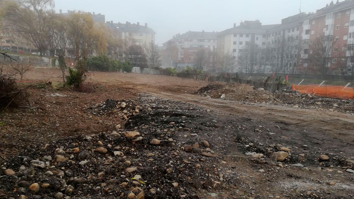 Espacio que se está adecuando para contar con más de un centenar de plazas de aparcamiento. | M.I. Espacio que se está adecuando para contar con más de un centenar de plazas de aparcamiento. | M.I.