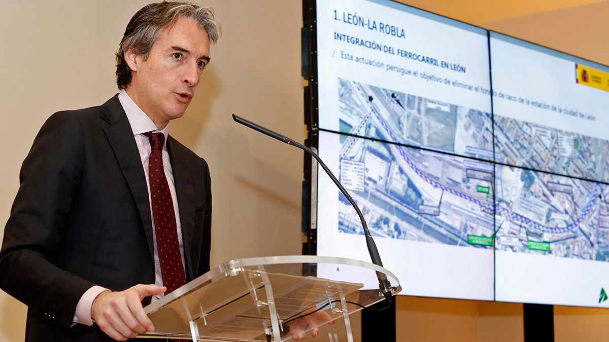 El ministro de Fomento, Íñigo de la Serna, preside en Oviedo el acto de presentación de la Línea Alta Velocidad León-Asturias León-Pola de Lena. | ICAL