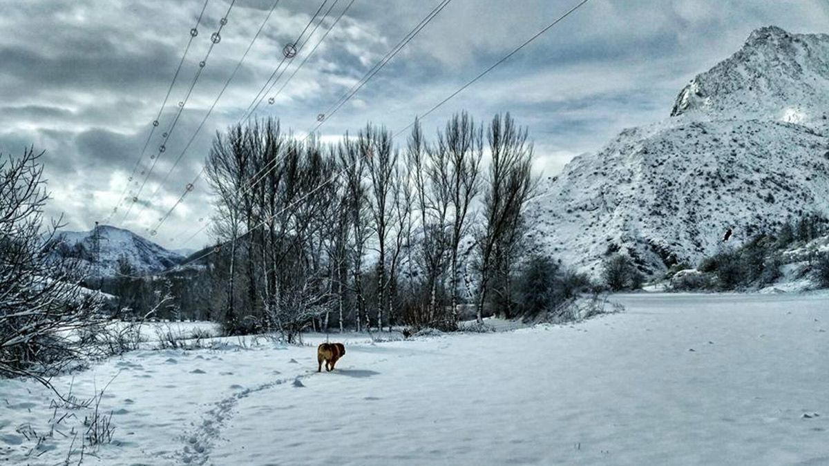 Pueblos de montaña como Redipollos ya acumulan este manto blanco. | LORENA TORRENTERAS