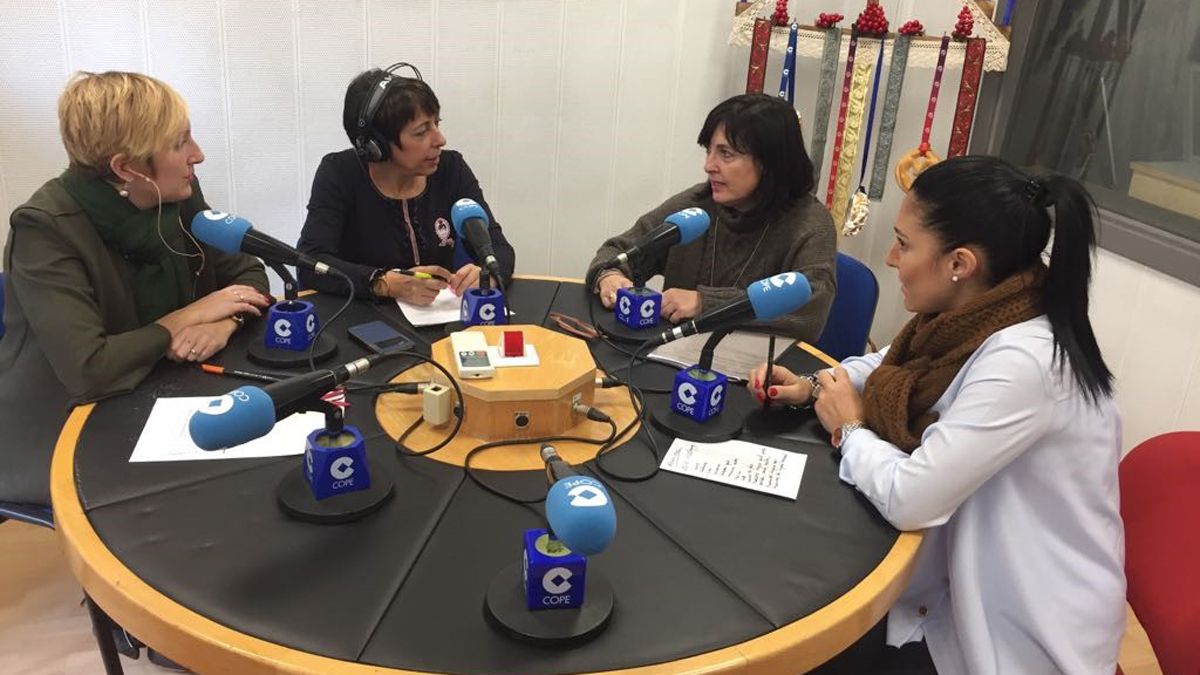 María Jesús Álvarez Vivancos, gerente de Cáritas (2d), fue la invitada de 'Entre nosotras' (Cope León) este miércoles.