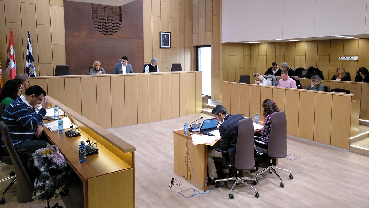 Un momento del pleno celebrado este jueves en Villaquilambre. | L.N.C.