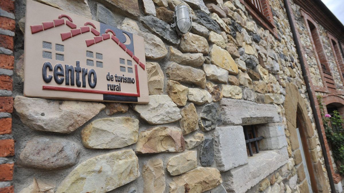 Fachada de un centro de turismo rural de la provincia. | DANIEL MARTÍN Fachada de un centro de turismo rural de la provincia. | DANIEL MARTÍN
