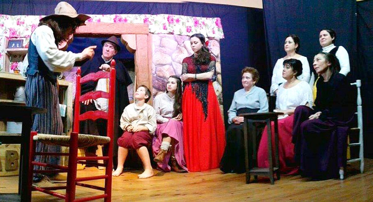 La Trébede Teatro, de la localidad de Villasabariego, imprime un carácter costumbrista a sus montajes.