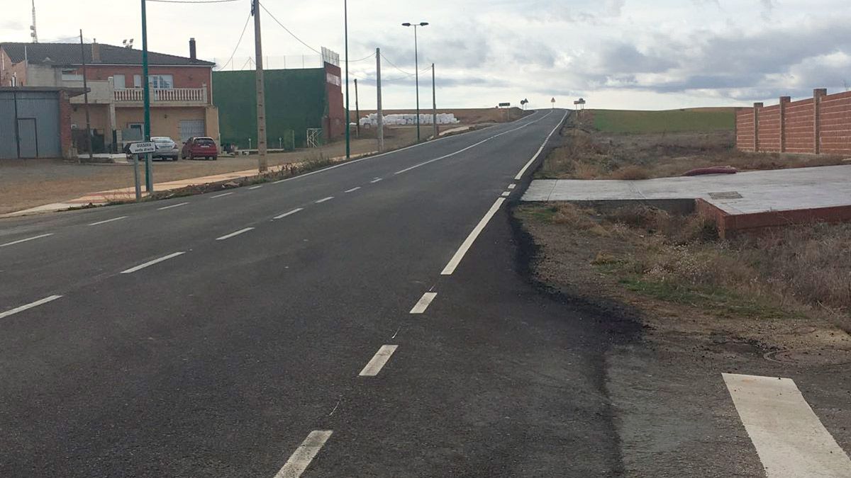 Estado actual de la carretera tras las obras de adecentamiento. | L.N.C.