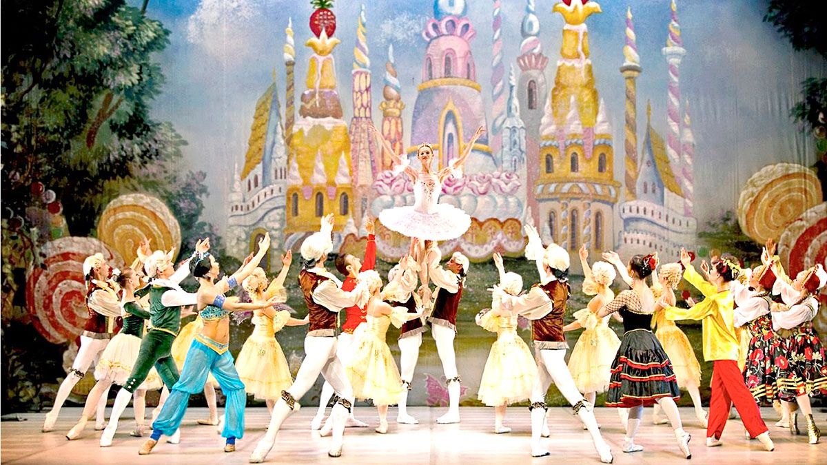 ‘El Cascanueces’ cuenta con la clásica estructura de cuento de hadas y una maravillosa música de Pyotr Ilych Tchaikosky.