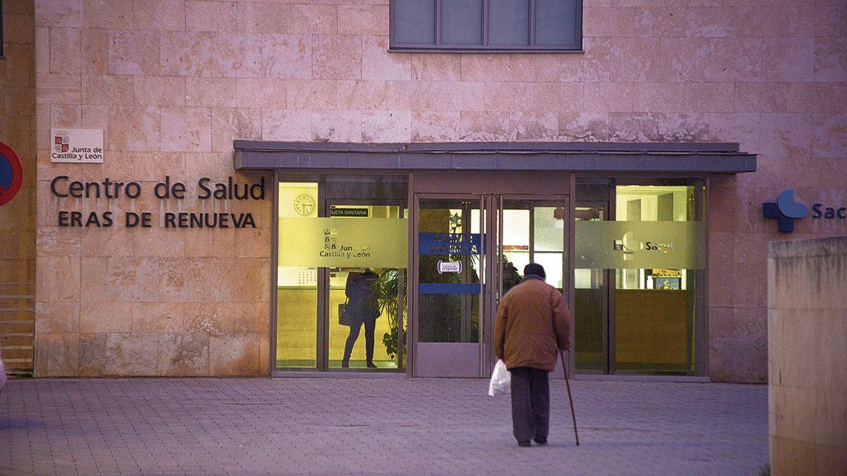 El centro de salud de Eras de Renueva es el que más tarjetas sanitarias tiene adscritas. | MAURICIO PEÑA