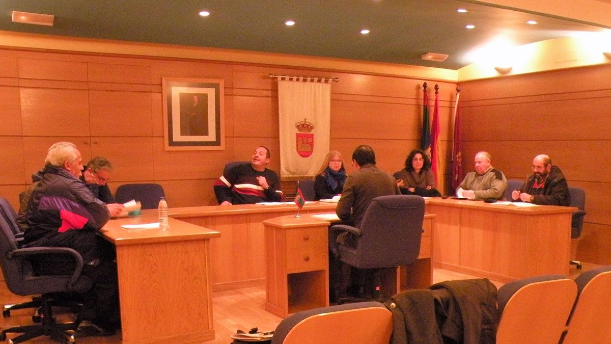 Un momento del pleno celebrado en el Ayuntamiento de Villamanin. | E.N.