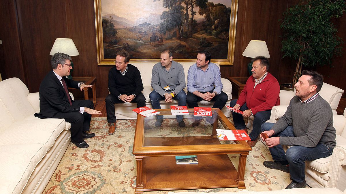 El ministro de Energía, Turismo y Agenda Digita, Alvaro Nadal recibe a los representantes sindicales UGT FICA, de las centrales térmicas. | ICAL