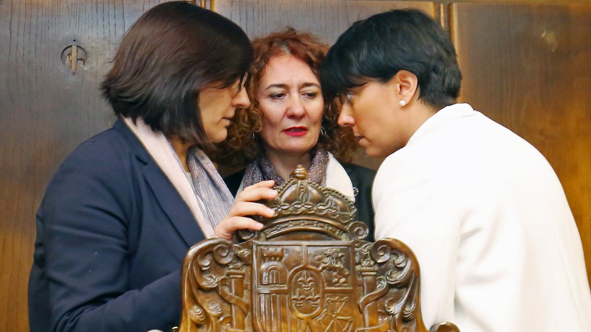 Amparo Valcarce, Gloria Fernández Merayo y Rosa Luna en una imagen de archivo durante un pleno. | Ical