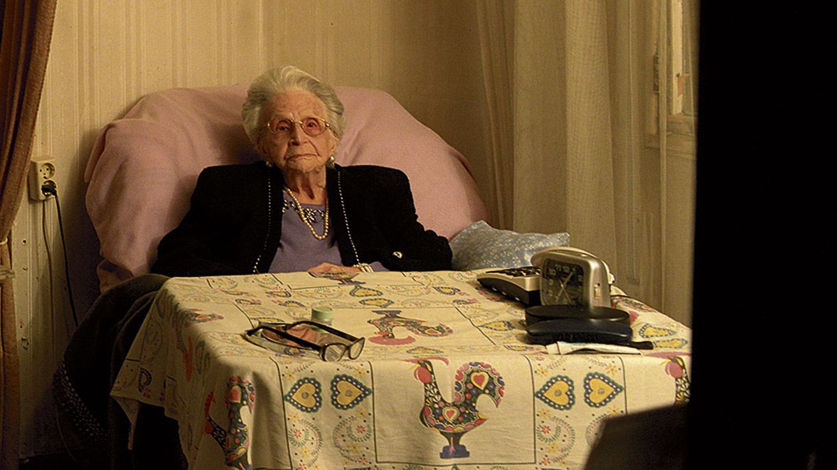 Luz Muñiz Alique, ‘la matriarca de los Muñiz Alique’, pocas horas después de cumplir 105 años y con el teléfono cerca pues aún lo atiende. | MAURICIO PEÑA