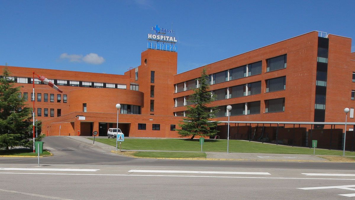 Fachada del Hospital del Bierzo. | C.S. (ICAL)