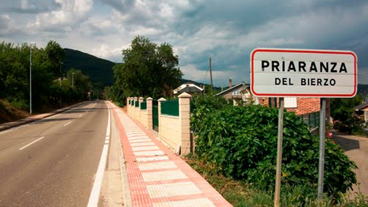 Calle de entrada a Priaranza del Bierzo.