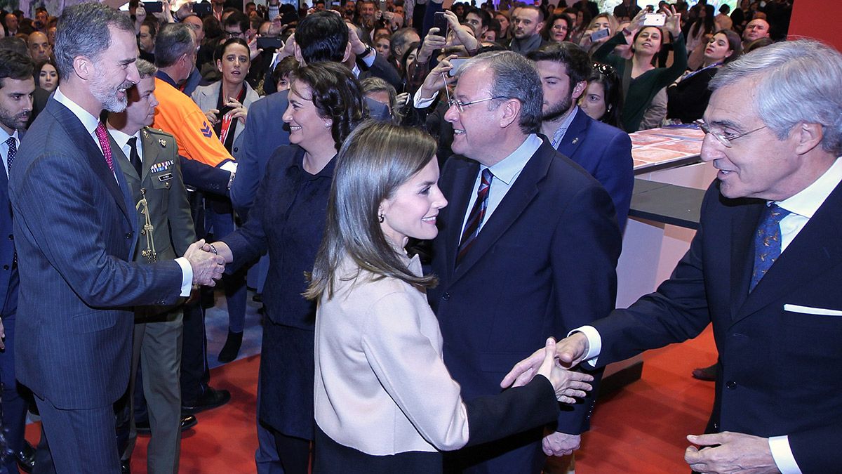 Los reyes visitan el stand de Castilla y León, durante la inauguración de Fitur 2018. | ICAL