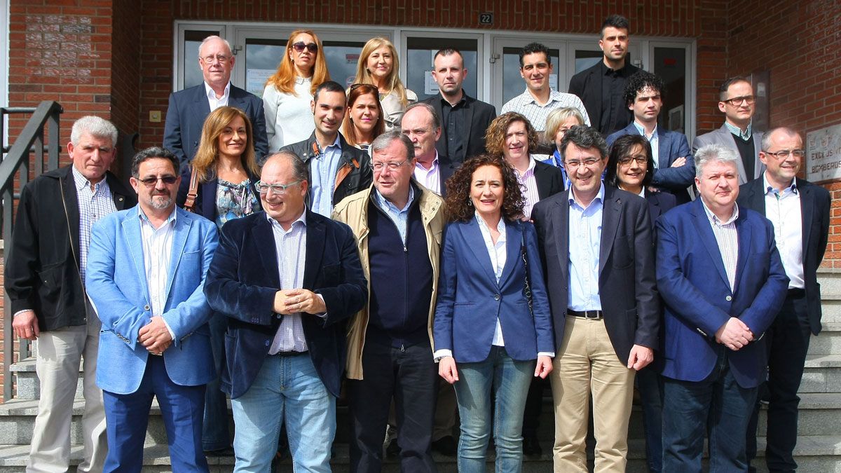 Gloria Fernández Merayo presentó este viernes a los integrantes de su candidatura para Ponferrada. | C. Sánchez (Ical)