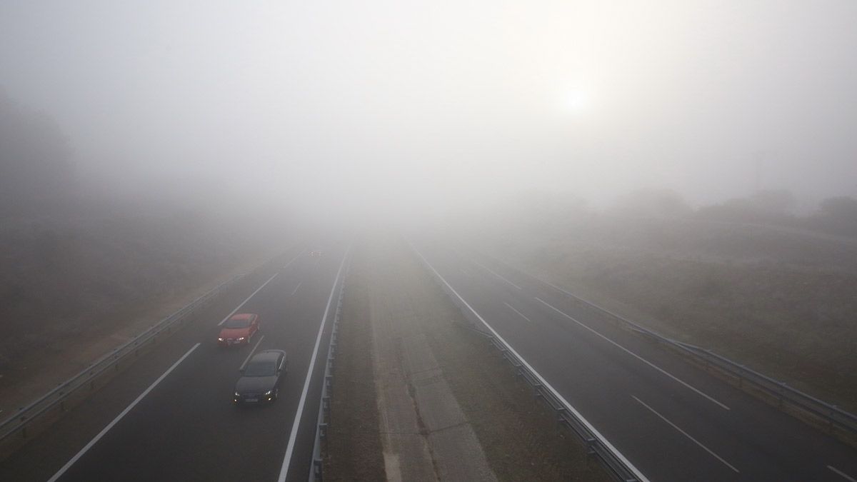 La A-6 bajo la niebla en una imagen de archivo. | ICAL