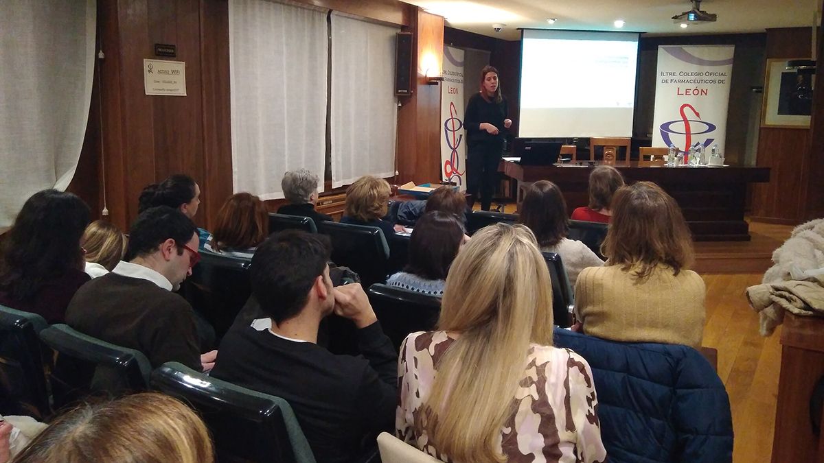 Uno de los talleres ofrecidos por el Colegio y Sefac. | L.N.C.